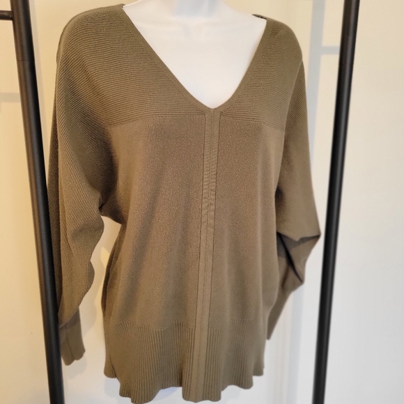 Women's Casual Pullover Sweater - Picture 2 of 4